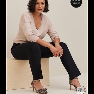 Torrid NWT Black Straight Deluxe Mid Rise Trouser, size 16XT